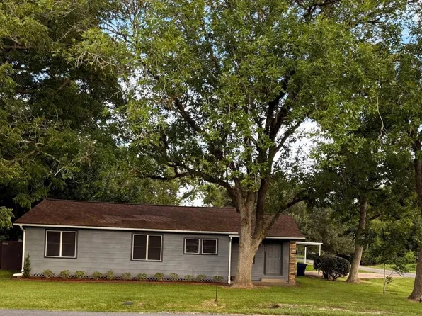1102 E 2nd St, Sweeny, TX 77480