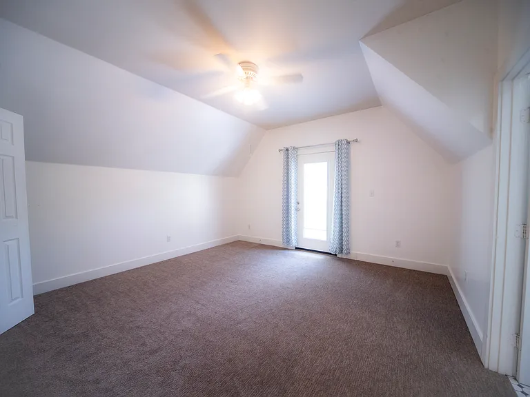 2600 Shirley Ave — Photo 27