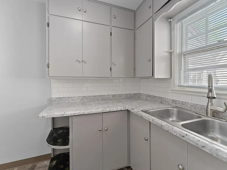 1110 S Main Ave #UPPER — Photo 9