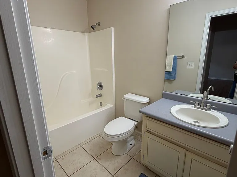 101 Talbot Ct — Photo 32