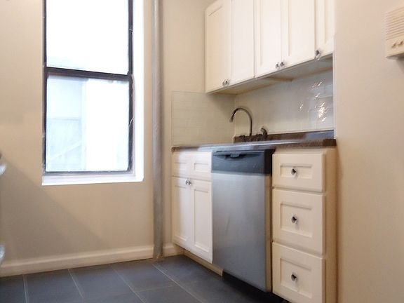 3rd image of 608 Flatbush Ave APT 2B
