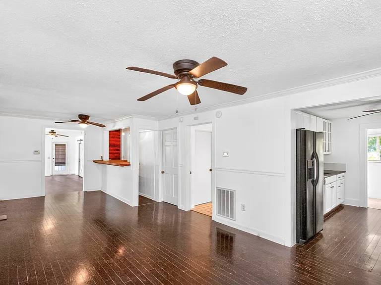 3008 Lakeshore Dr — Photo 5