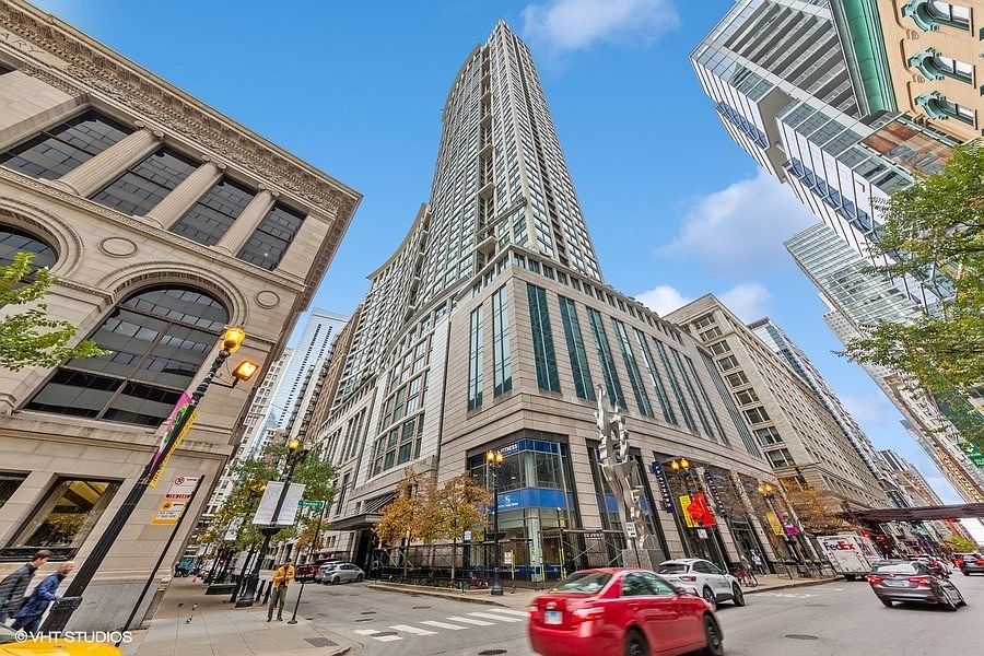 130 n garland ct chicago il 60602