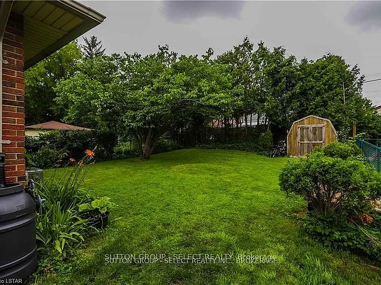 566 Chester St — Photo 3