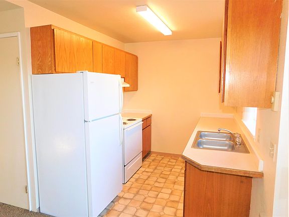 5th image of 555 Holbrook Ln #5