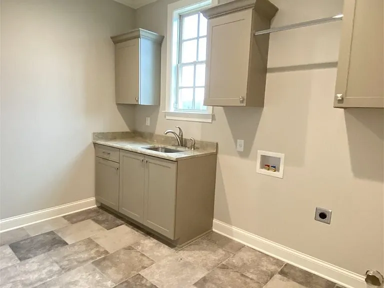 327 Belfair Cv — Photo 13