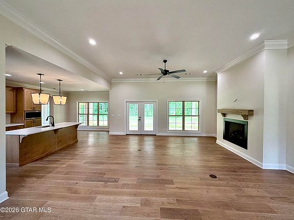 4th image of 142 Lenox Ln