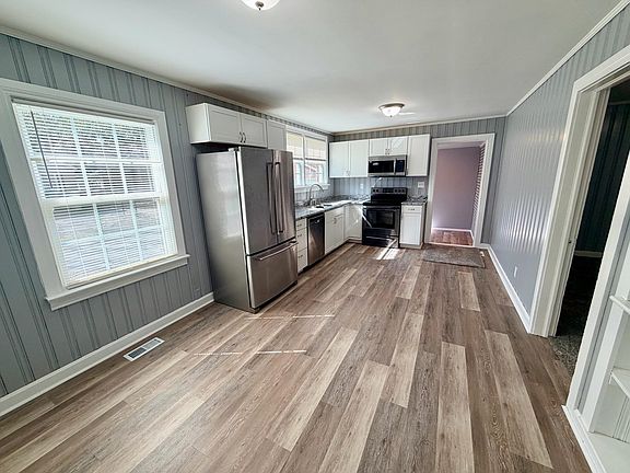 3rd image of 2618 Rion St.