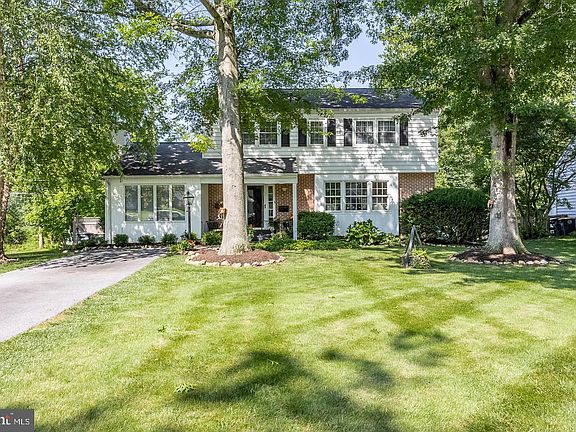 2nd image of 306 N Lake Dr