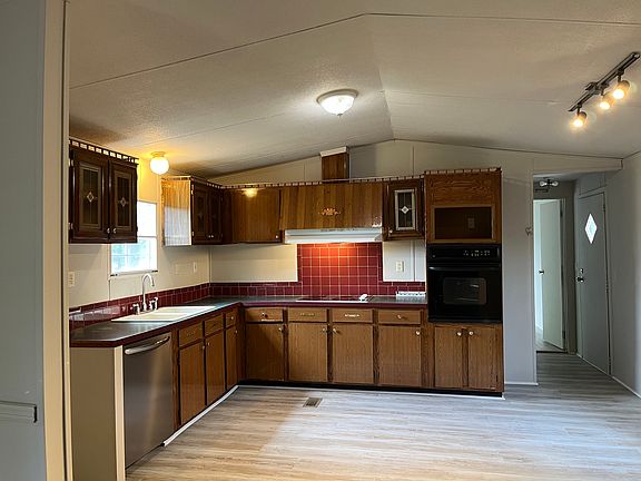 3rd image of 569 Berry Shoals Rd