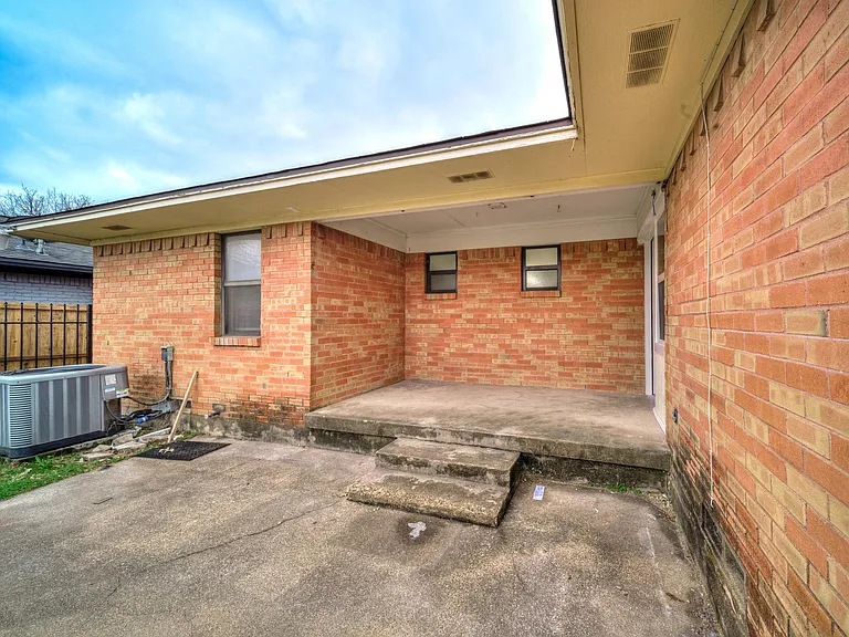 Cliff Creek Dr — Photo 6