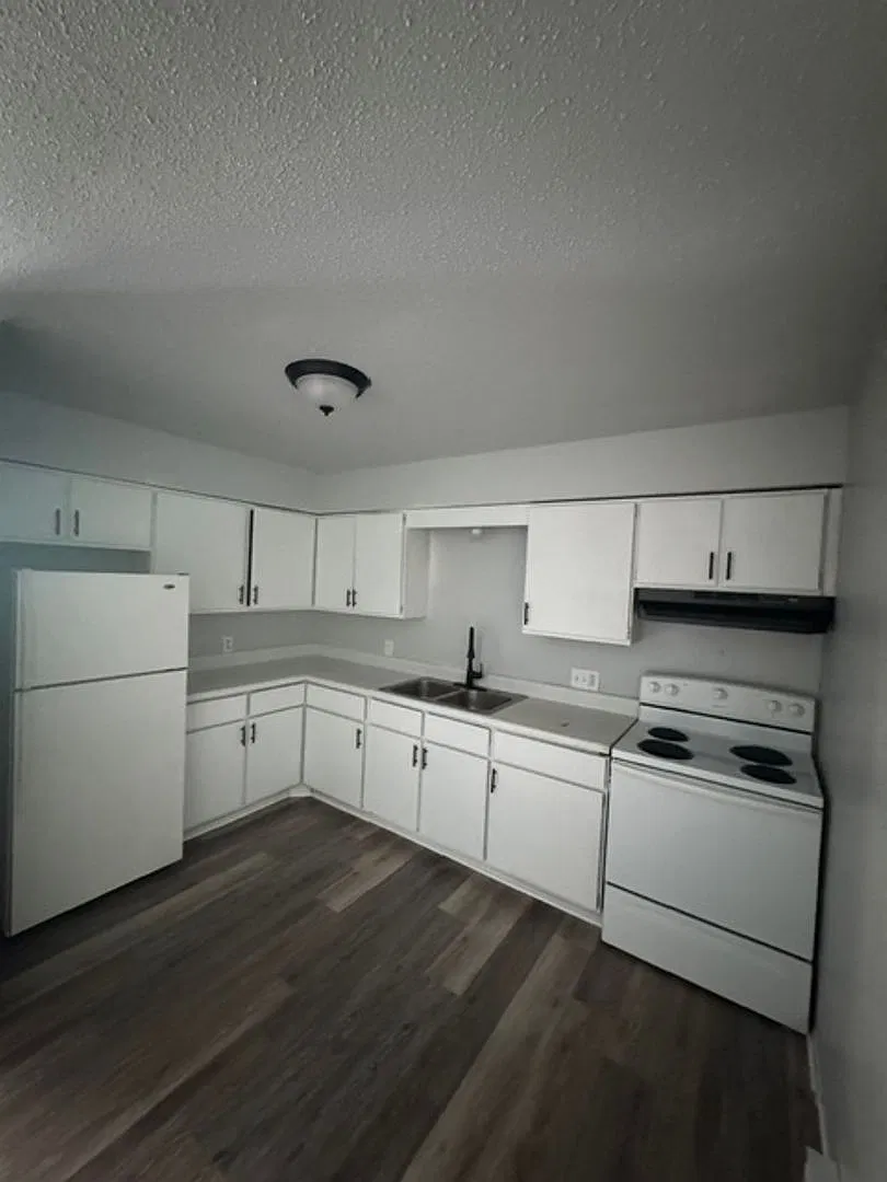 410 Hickory Cir — Photo 4