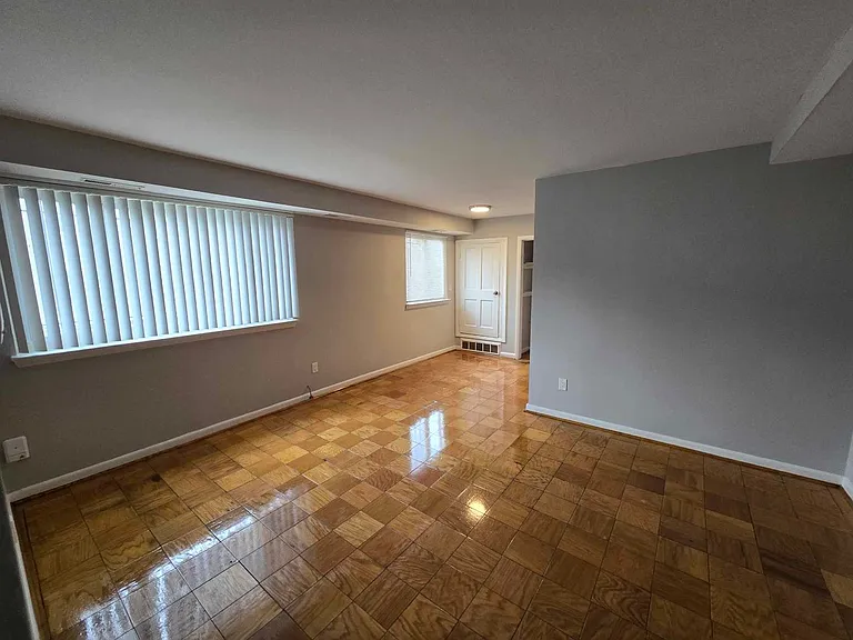 5024 Fort Totten Dr NE — Photo 3