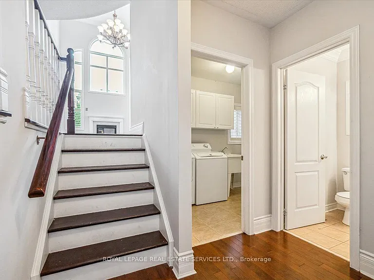 54 Stonebrook Cres — Photo 34
