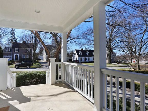5th image of 112 W Stafford Ave