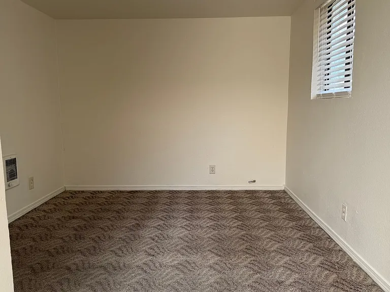 2032 NE Oswego Ave — Photo 5