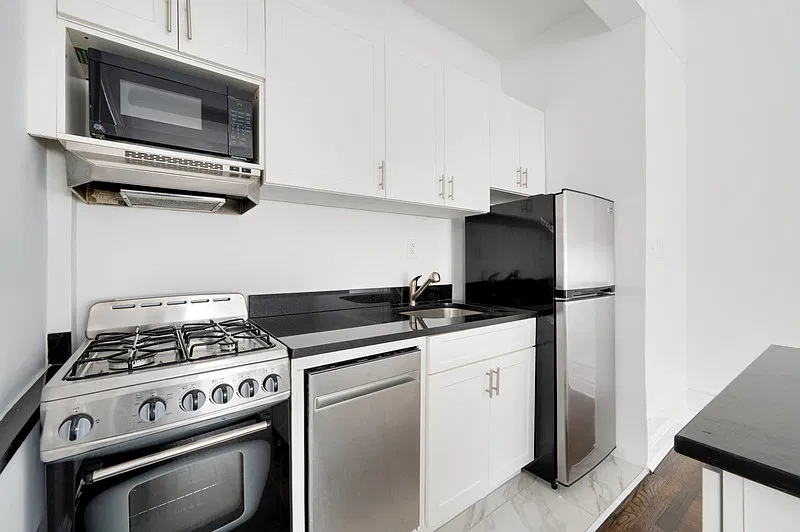 347 West 55th Street — Photo 4