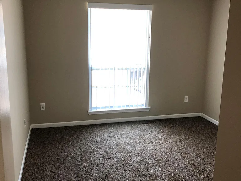 45682 Warwick Dr — Photo 13