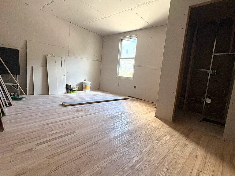 138 Frost St #1 — Photo 7