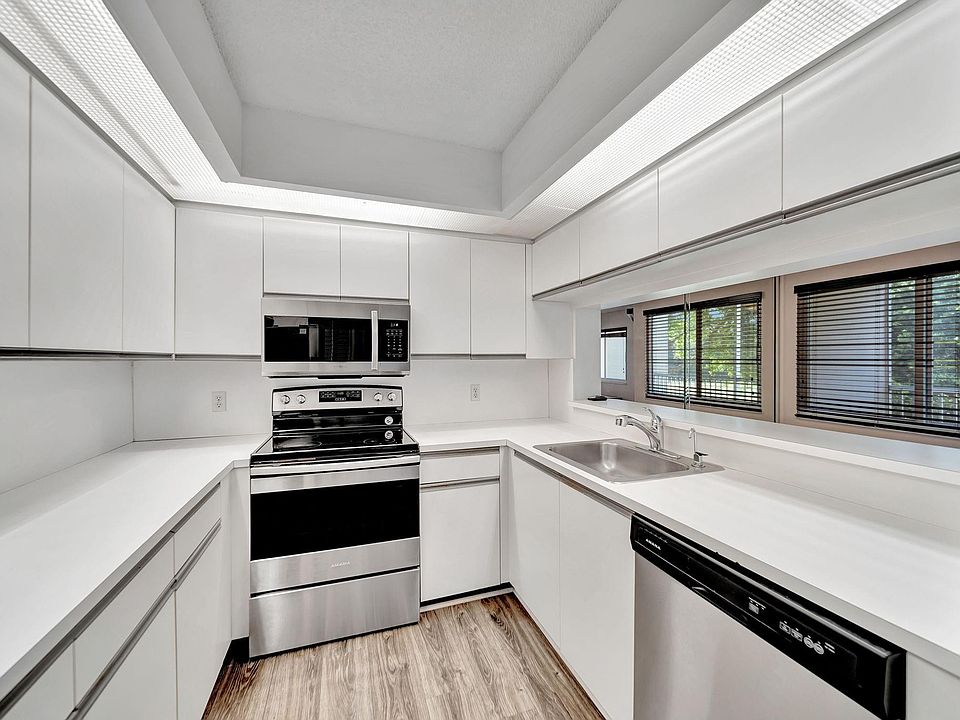 1st image of 901 SW 128th Avenue #303E