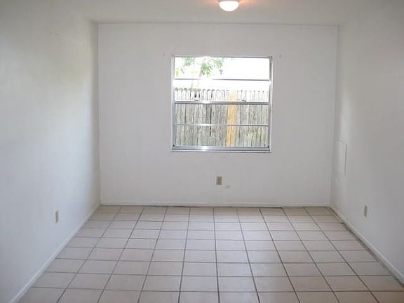 4th image of 1522 Long Pond Dr
