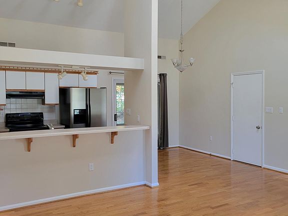 5th image of 900 Finney Dr