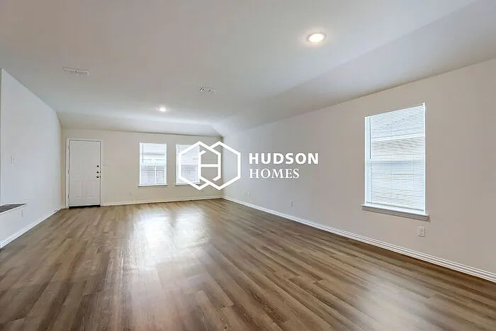 4 bed, 2.0 bath, 1788 sqft, $1,749 — Photo 2
