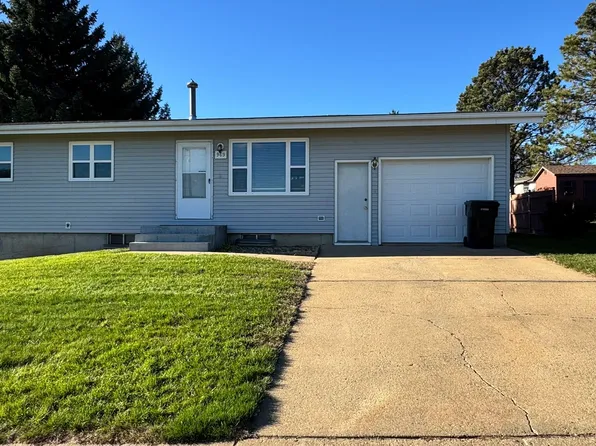 969 Custer St, Dickinson, ND 58601