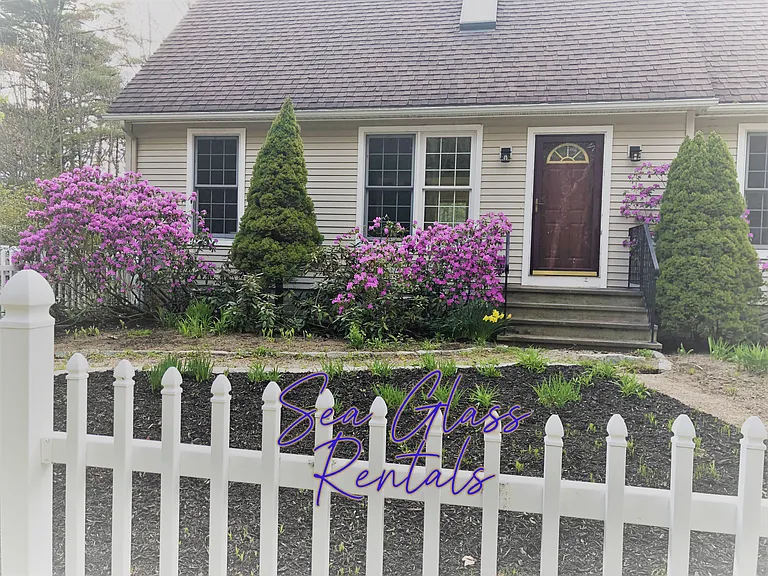 Middle Bay Rd — Photo 29