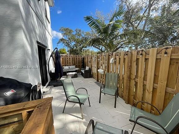 5th image of 1524 SW 28th St