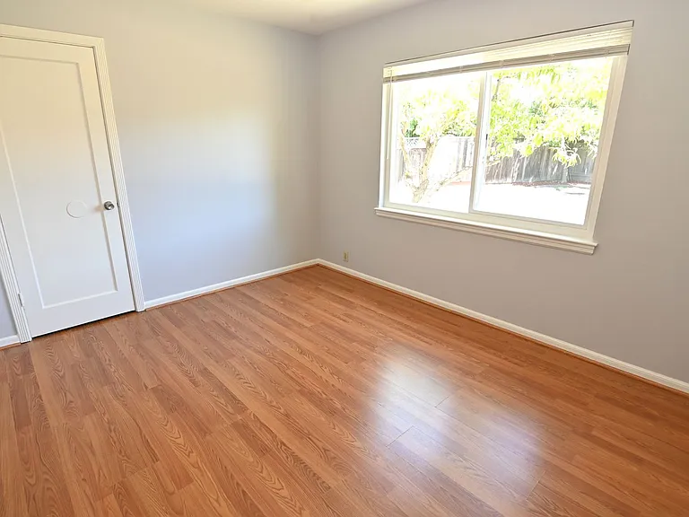 2466 Beechwood Ave — Photo 15