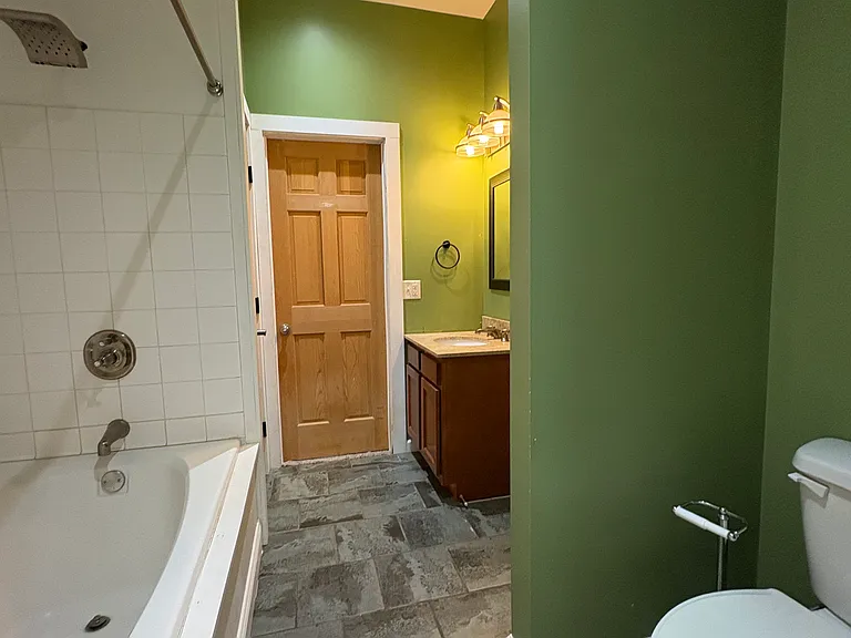 1203 W Johnson St — Photo 31