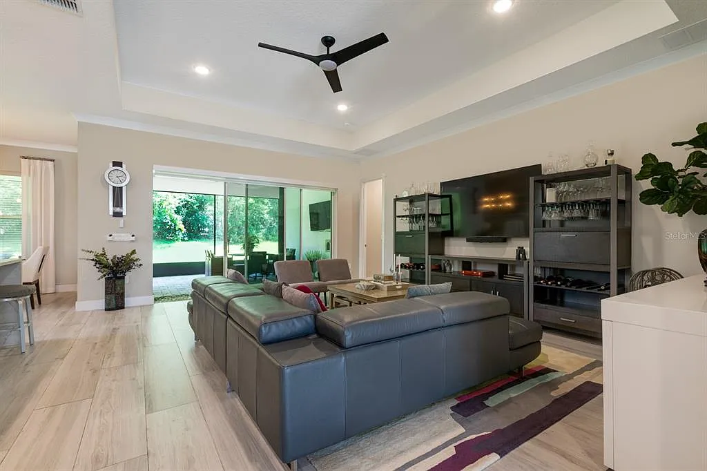 4 bed, 3.5 bath, 2826 sqft, $4,300 — Photo 4