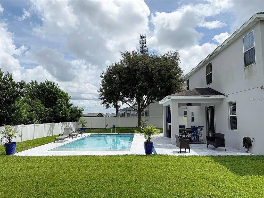 4 bed, 2.5 bath, 2486 sqft, $2,950 — Photo 1