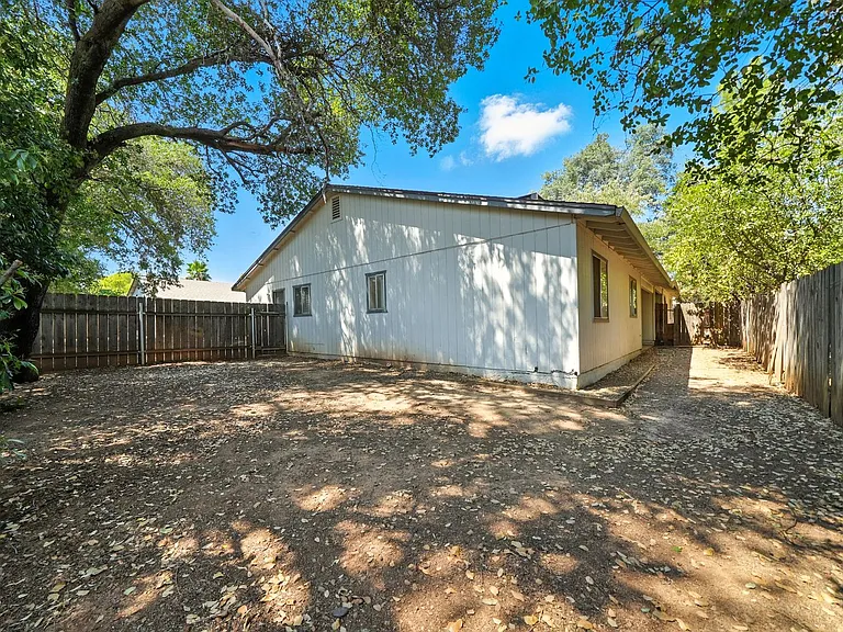 3236 Lawrence Rd #A-D — Photo 22