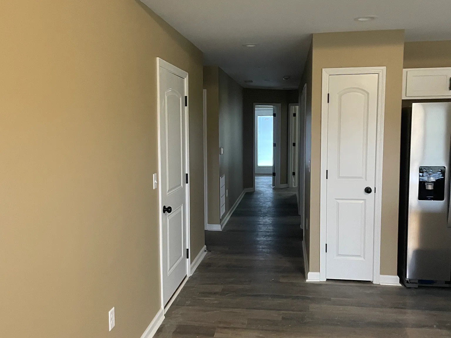 3 bed, 1400 sqft, $1,650 — Photo 2