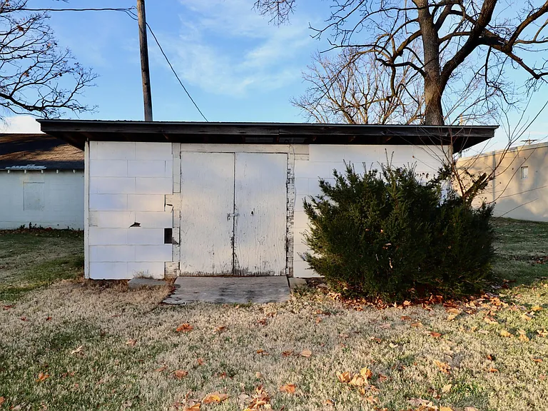 334 Clark Ave — Photo 20