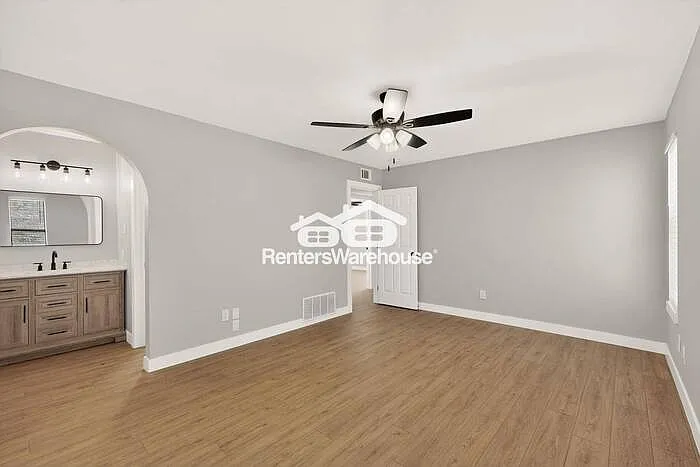 2605 Royal Oaks Dr — Photo 22