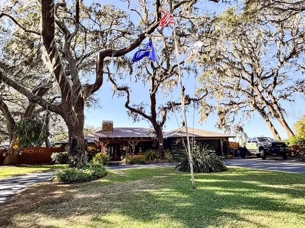 1107 N Valencia Ave, Howey In The Hills, FL 34737