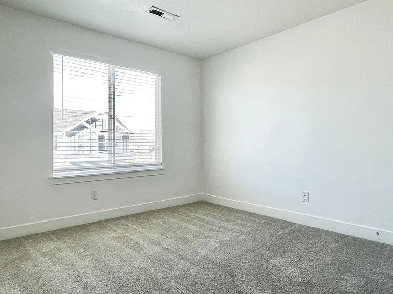 3977 W 1650 N — Photo 24