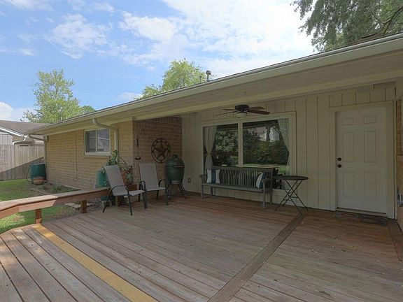 3rd image of 10722 Sugar Hill Dr