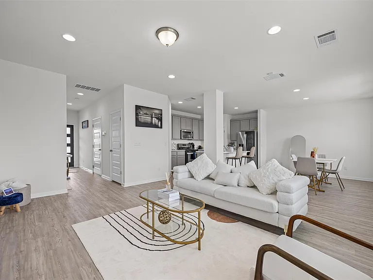 6915 Tiznow Ln — Photo 2