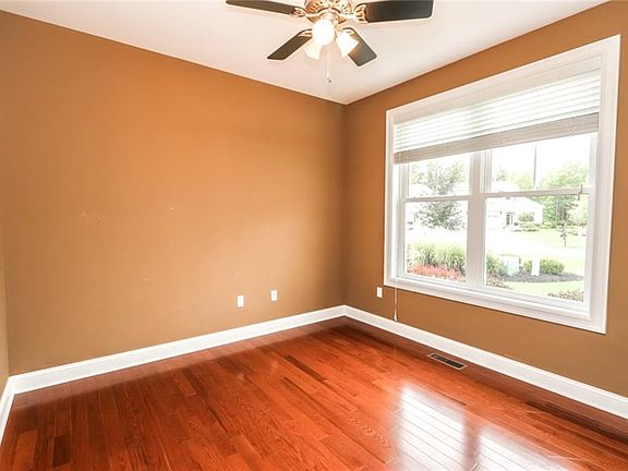5th image of 26 Aviamore Dr
