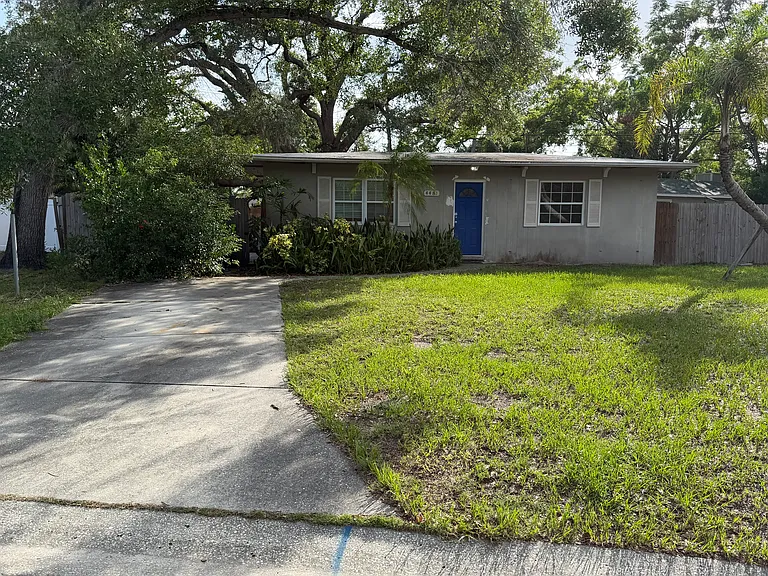 4481 Crestwood Dr N — Photo 1