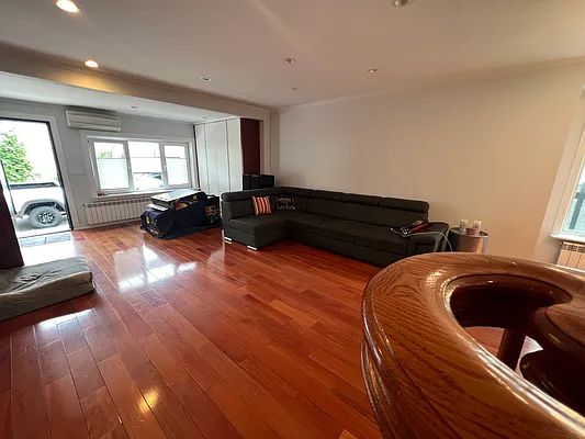 Rented by Capri Jet Realty Corp | media 12