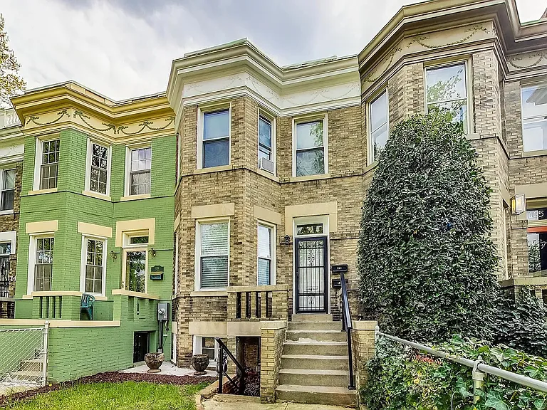 137 R St NE — Photo 26