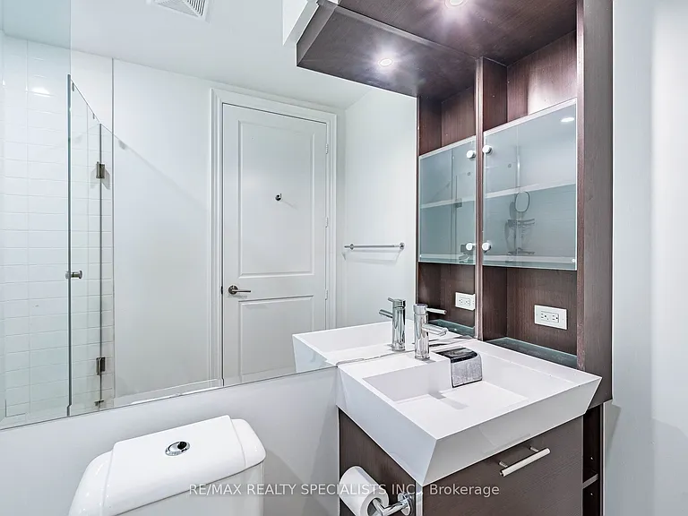 388 Yonge St #7105 — Photo 38