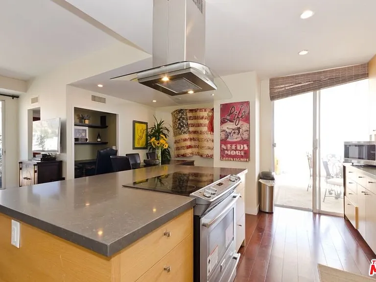 7250 Franklin Ave #901 — Photo 22