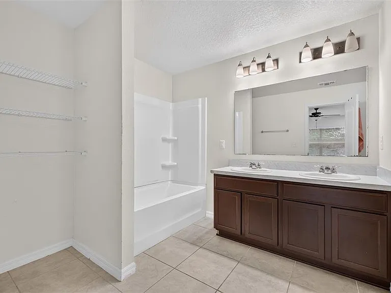 1097 Augustus Dr — Photo 18