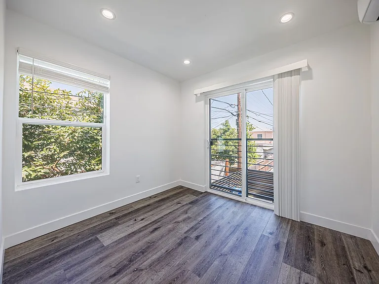 3015 Alsace Ave — Photo 43